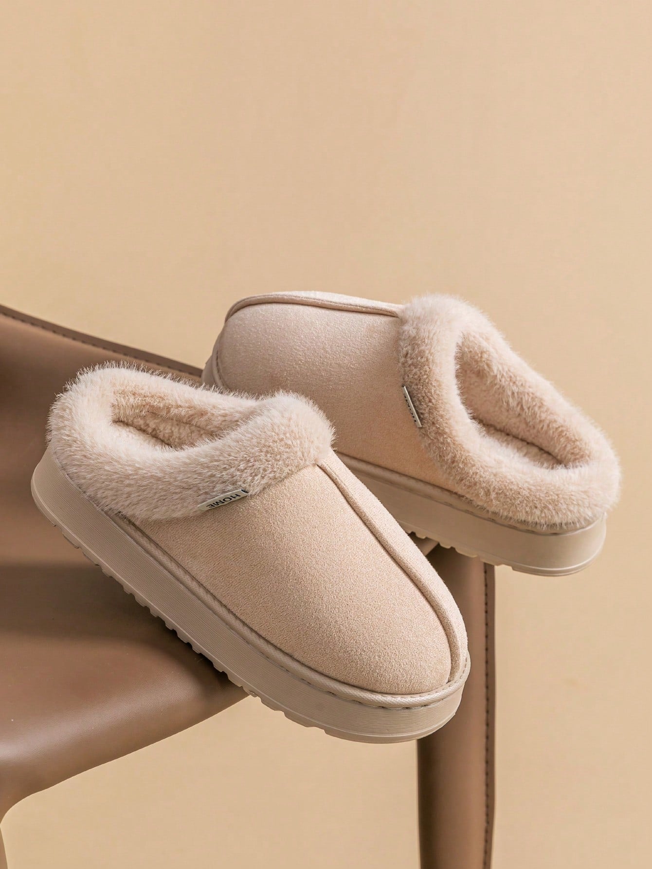 Women'S Warm Plush Lined Slippers with Thick Sole, Lightweight Comfortable Slip-On House Shoes for Indoor and Outdoor Wear, Luxurious Style, Autumn/Winter