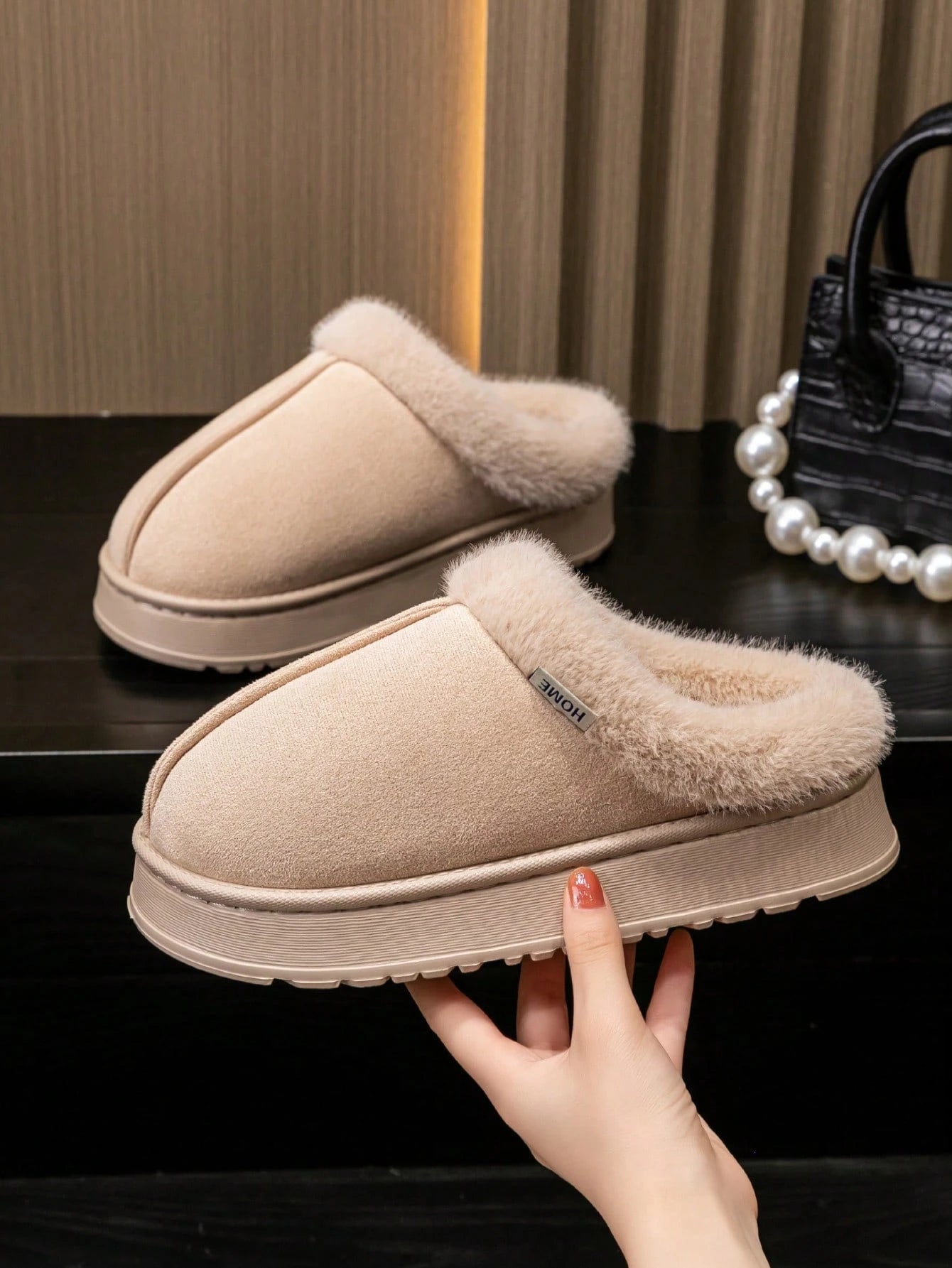 Women'S Warm Plush Lined Slippers with Thick Sole, Lightweight Comfortable Slip-On House Shoes for Indoor and Outdoor Wear, Luxurious Style, Autumn/Winter