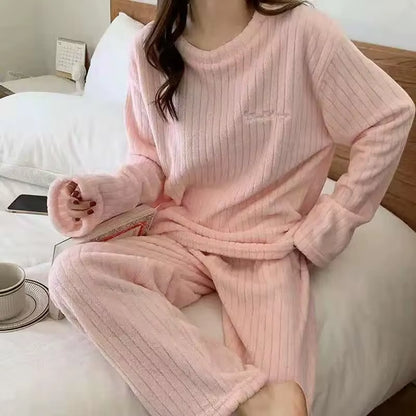 Soft Coral Velvet Jacquard Warm Pajama Set for Women Cozy Loungewear Outerwear for Winter Christmas Back to School Gift ﻿